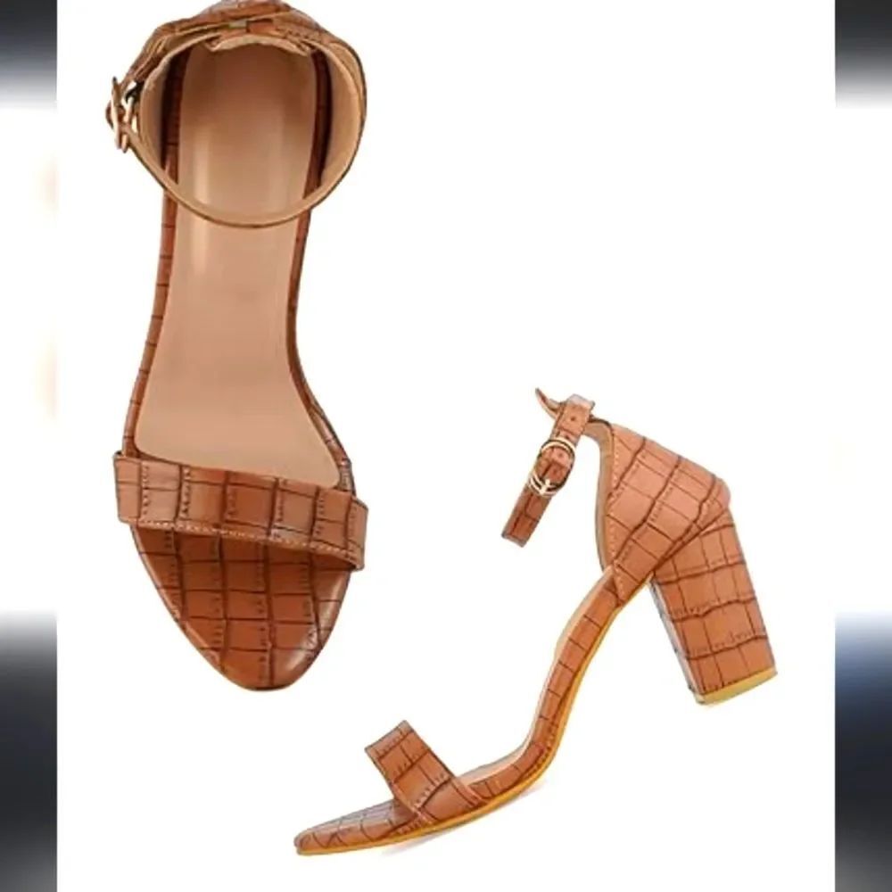 CHINESE LAUNDRY ROUND TOE BLOCK HEEL SANDAL